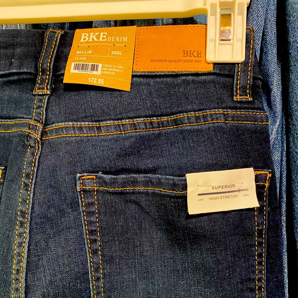 BKE Billie Slim Fit High Rise Flared Jeans. BRAND NEW, WITH TAGS.